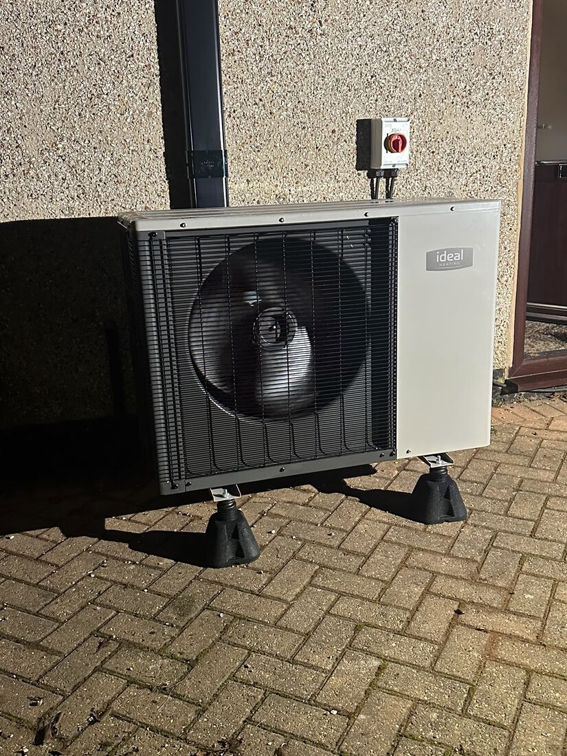 Air source heat pump installation in Dronfield by Qualis Energy