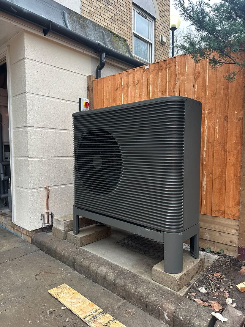 Air source heat pump installation in London by Qualis Energy