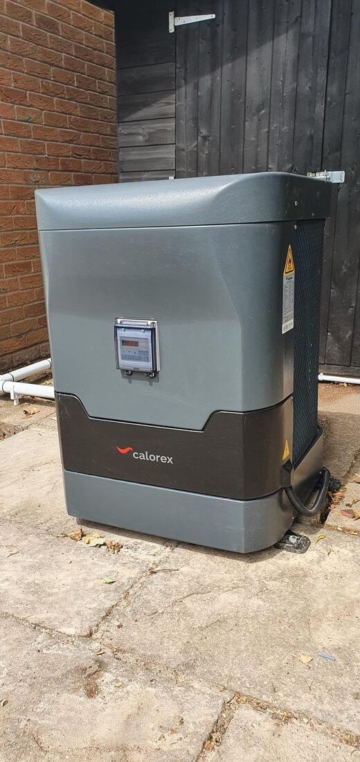 Swimming pool heat pump installation in Farnsfield by Qualis Energy
